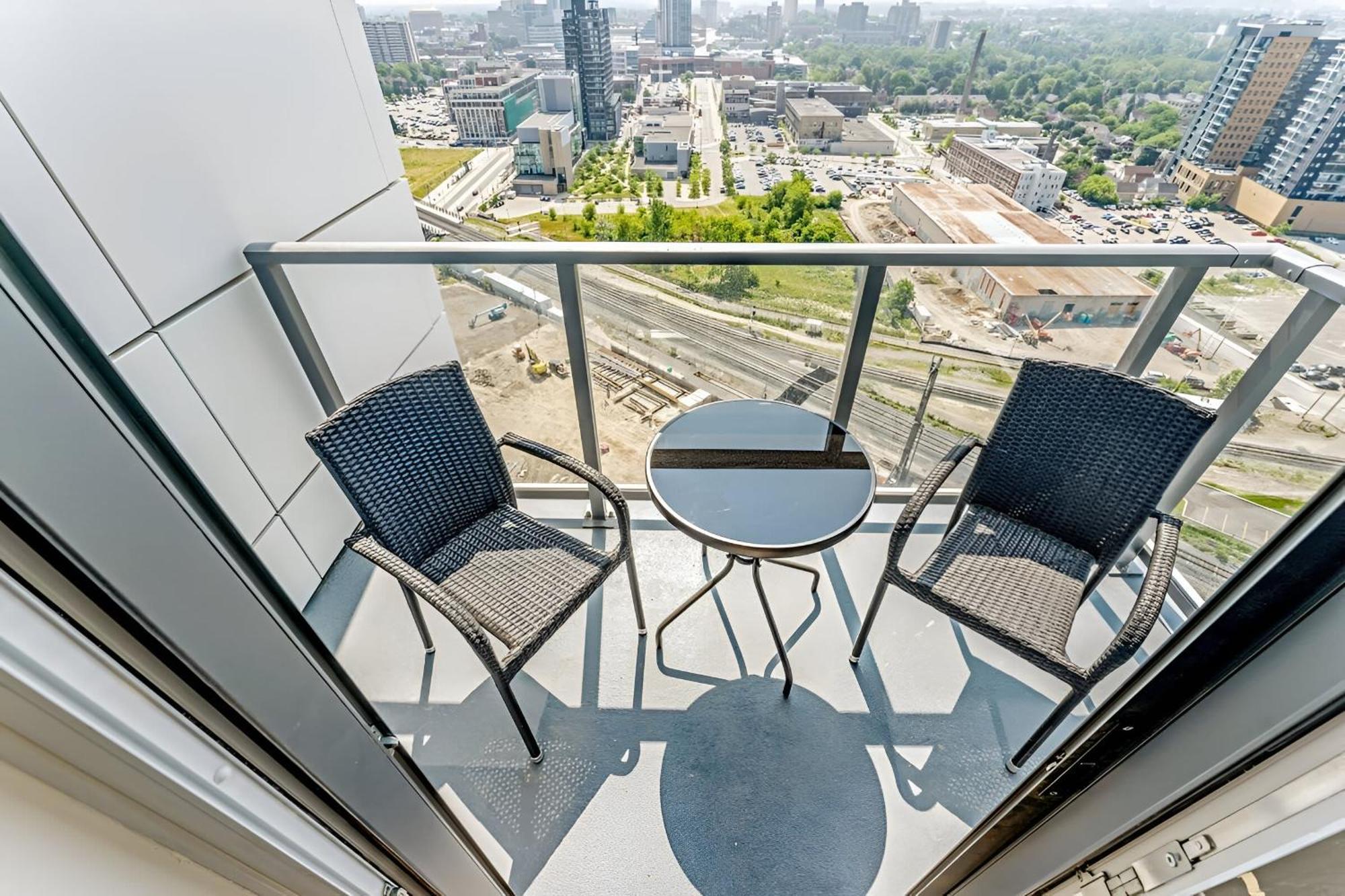 Newly Built Condo With Amazing Views Kitchener Exterior foto